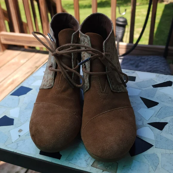 Toms brown wedge ankle boot with flowers 9 - Picture 2 of 7